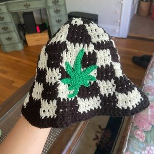 Leaf checkered crochet bucket hat